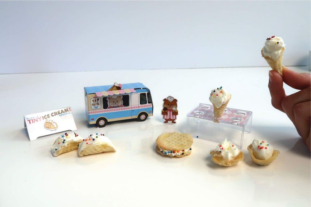 SmartLab Mini Ice Cream Treats enable creative play with tiny molds for tasty results.