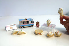 SmartLab Mini Ice Cream Treats enable creative play with tiny molds for tasty results.