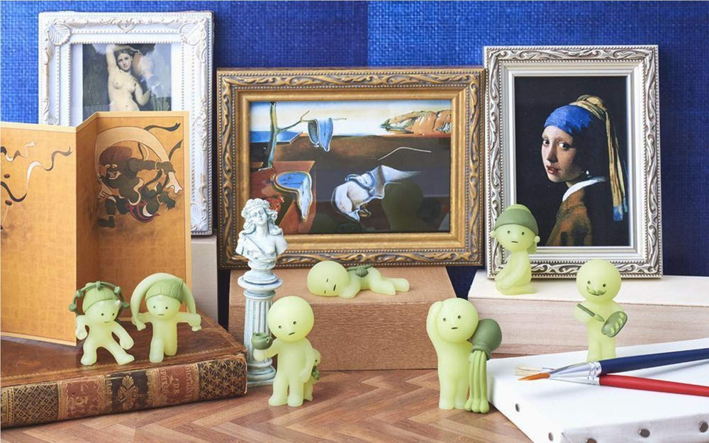 Smiski Dreams glow Pearl Earring figure serves as a luminous focal point on shelves.