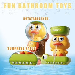 SNEKULI lion bath toy rotates its head during water play.