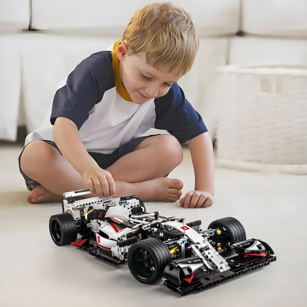 Sosuy sports car building blocks set assembly-in-progress captures the satisfying build moment.