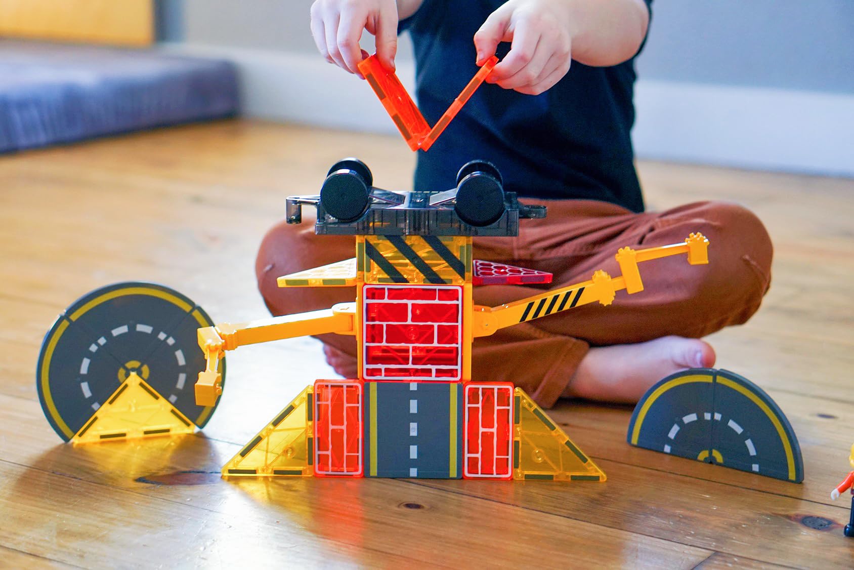Soyee magnetic tiles road pieces scene promoting vehicle-themed play