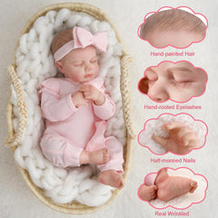 SPICIMOMO hand and feet detail reveals realistic texture and veins.