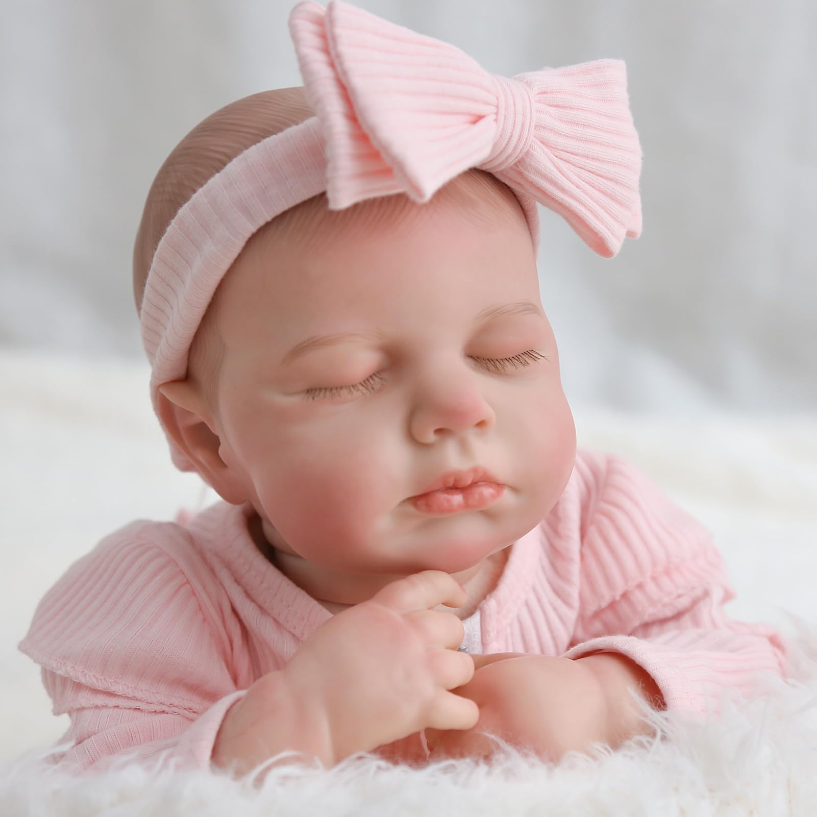 SPICIMOMO sleeping-face doll ready as a calm nap-time companion.