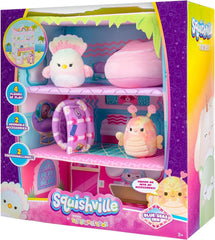 Squishville Blue Seas Inn lobby check-in scene with Balia for imaginative travel play.