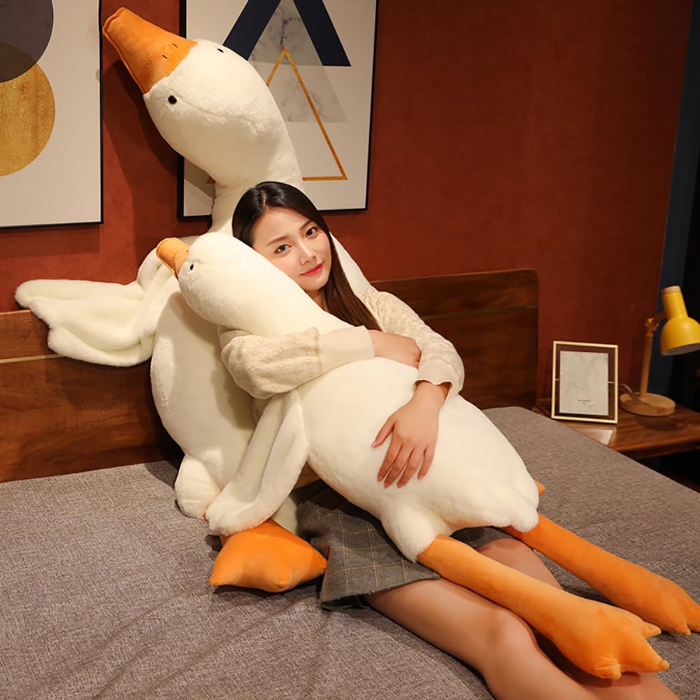 Srutirbo goose plush fabric close-up shows soft rabbit-like material and plush filling.