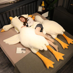 Srutirbo giant goose plush makes a versatile, cozy gift.