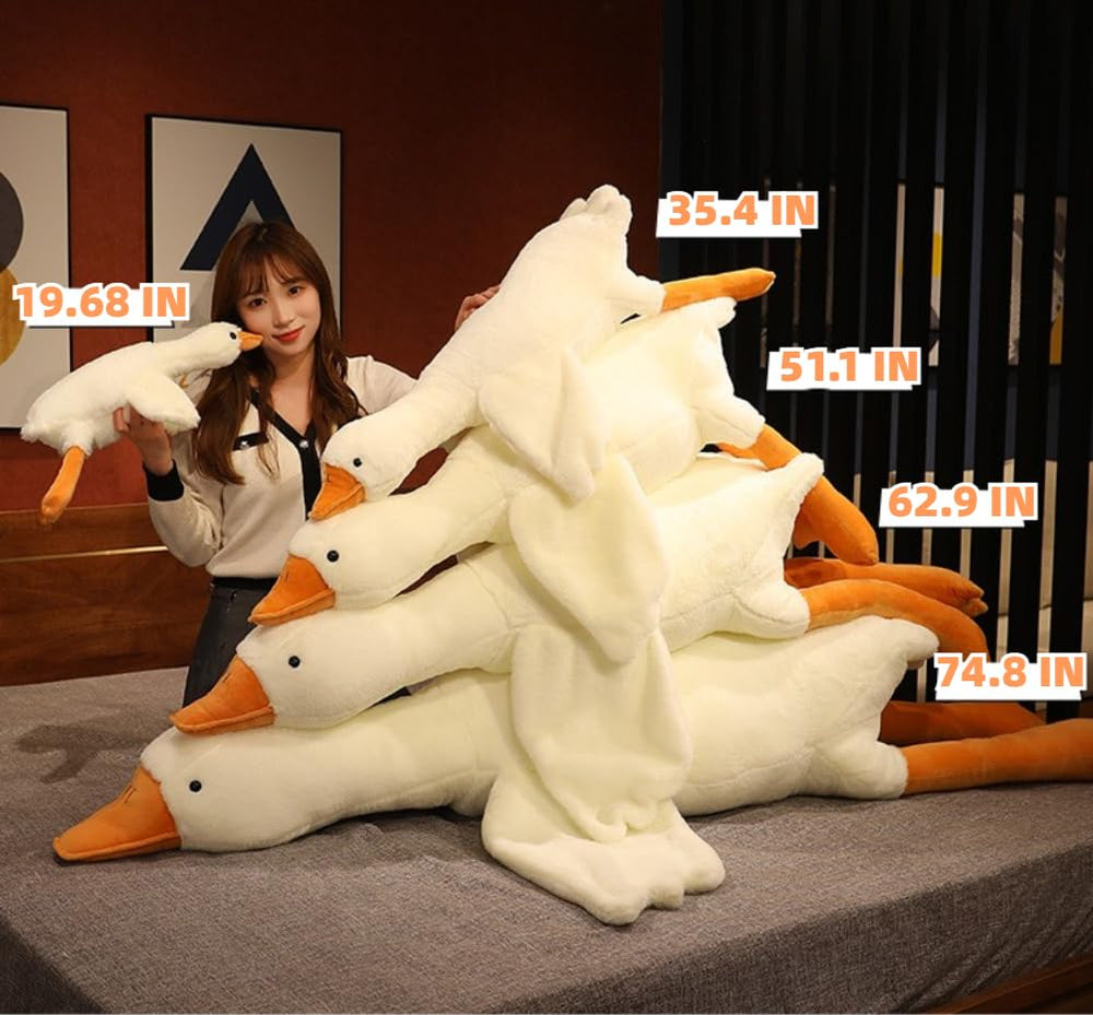 Srutirbo goose plush room decor adds whimsy to kids’ spaces.