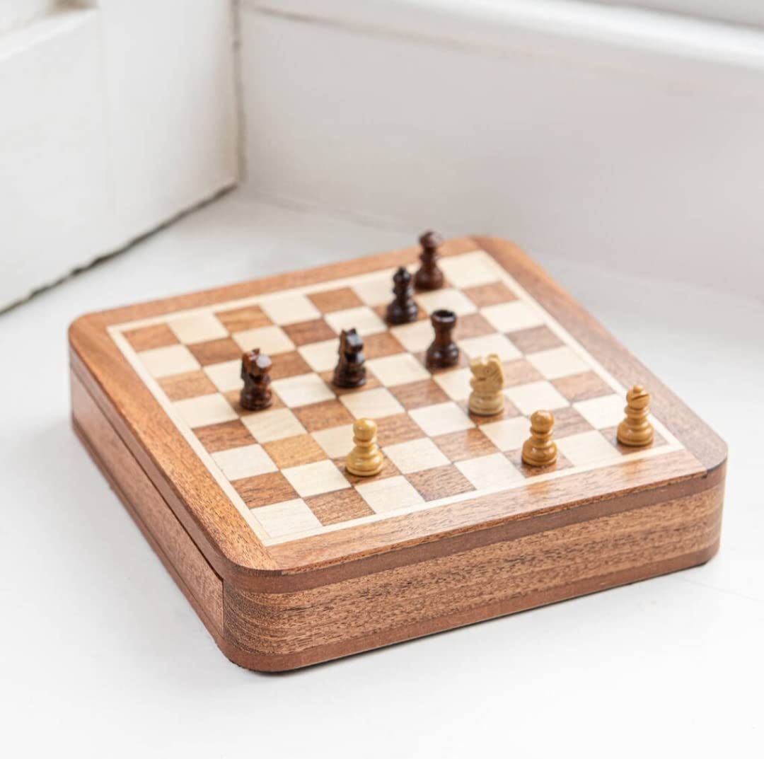 Star International magnetic chess pieces close-up for smooth play