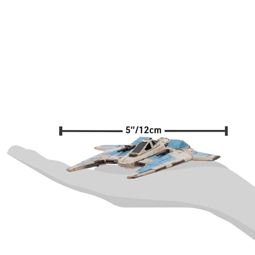 STAR WARS Fang Fighter laser cannons for fast-paced pretend battles.
