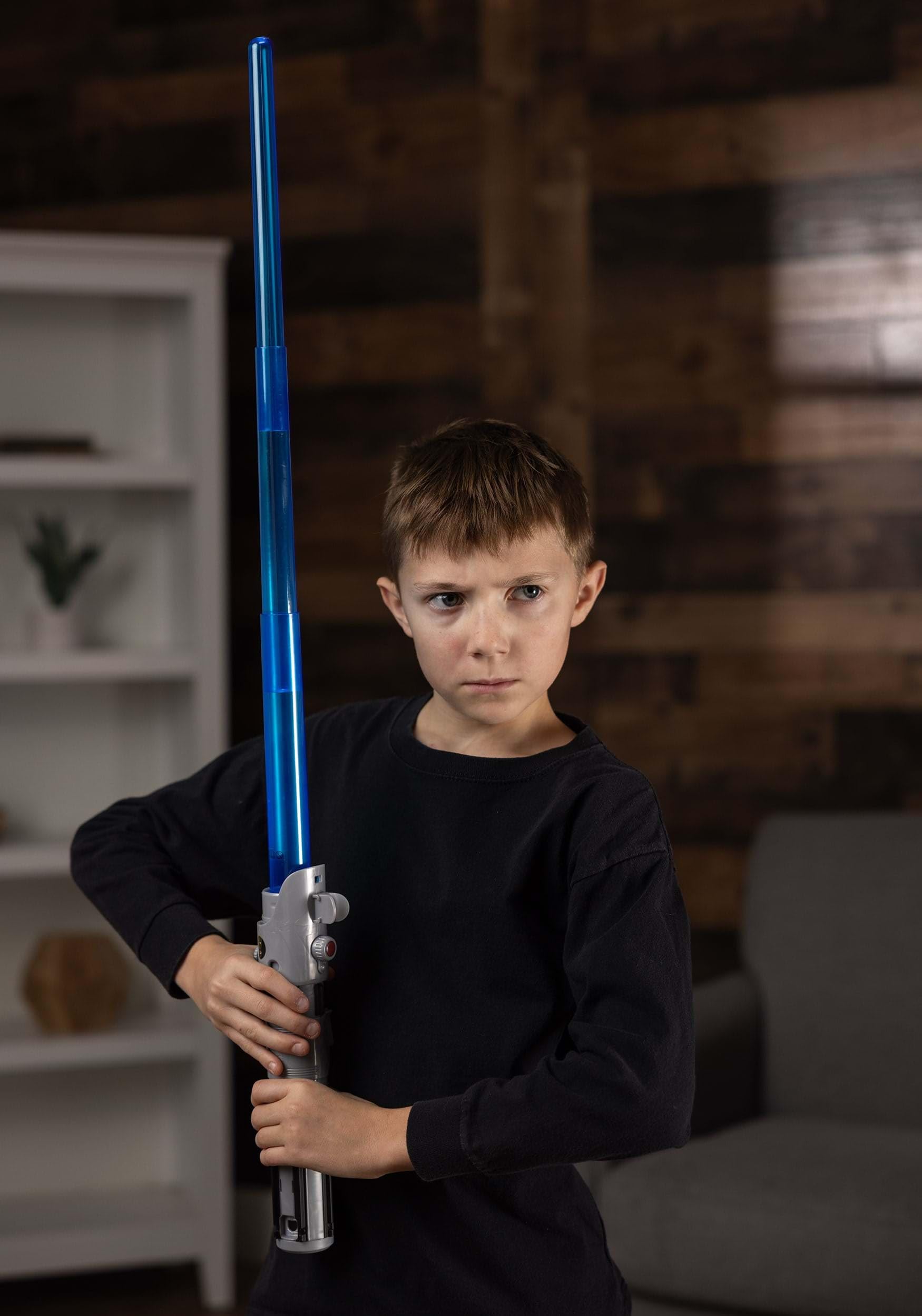 STAR WARS Lightsaber Forge Luke Skywalker cap keeps the blade secure during battles