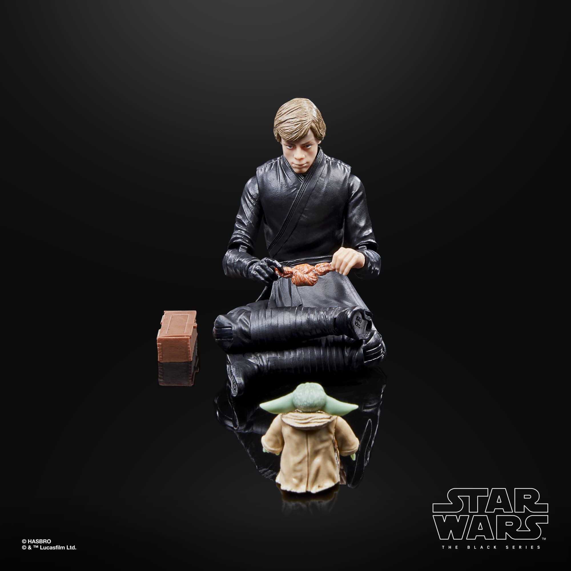STAR WARS Premium deco on 6-inch figures enhances display appeal.