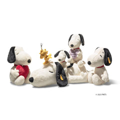 Steiff Snoopy plush showcases the iconic character’s playful charm.