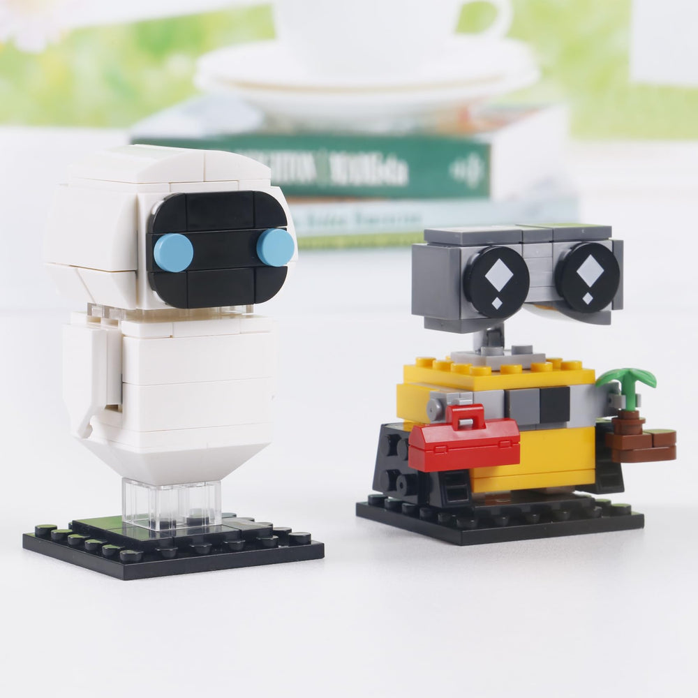 STMIGAIBLOCKS Wall-E and Eve minifigures spark storytelling during group play.