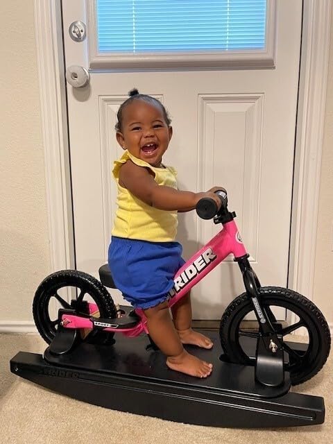 11-inch starting seat height helps toddlers easily straddle the bike.