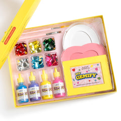 Super Smalls Sparkle and Cherish Frames Kit gem mix delivers shine and texture to DIY frames.