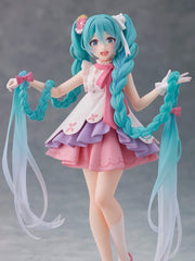 Taito Hatsune Miku Wonderland Rapunzel prize figure packaging ready for display.
