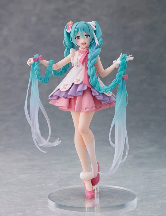 Taito Hatsune Miku Wonderland Rapunzel figure pose showcases vibrant colors.
