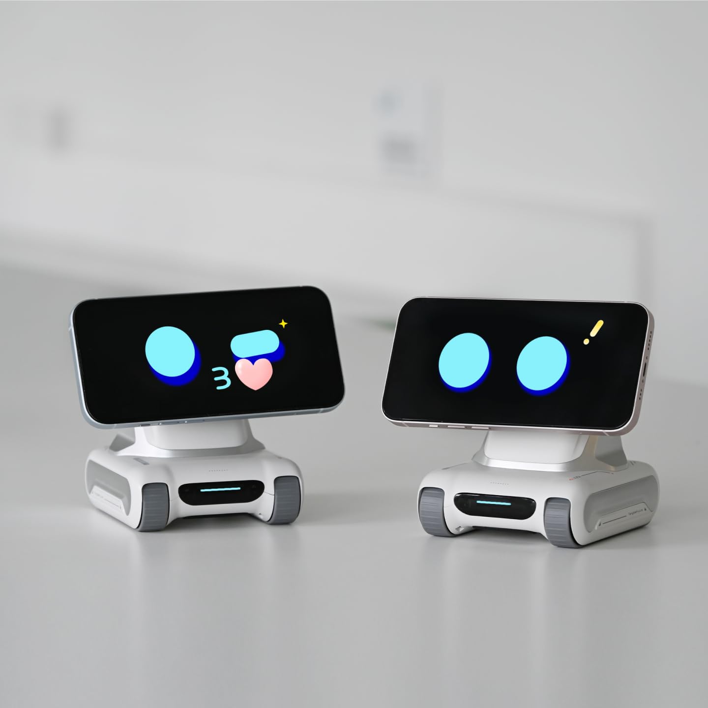 TangibleFuture LOOI autonomous behavior demonstrating spontaneous decisions on the desk