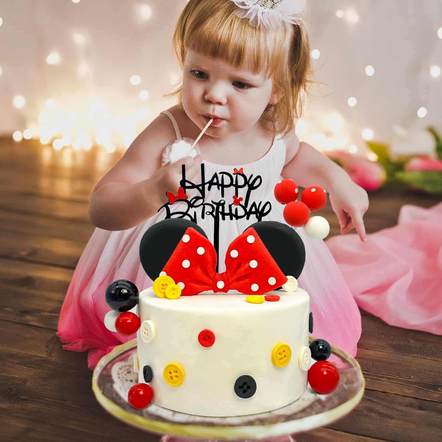 Tarocynn baby shower scene with mouse toppers inspires memorable party moments.