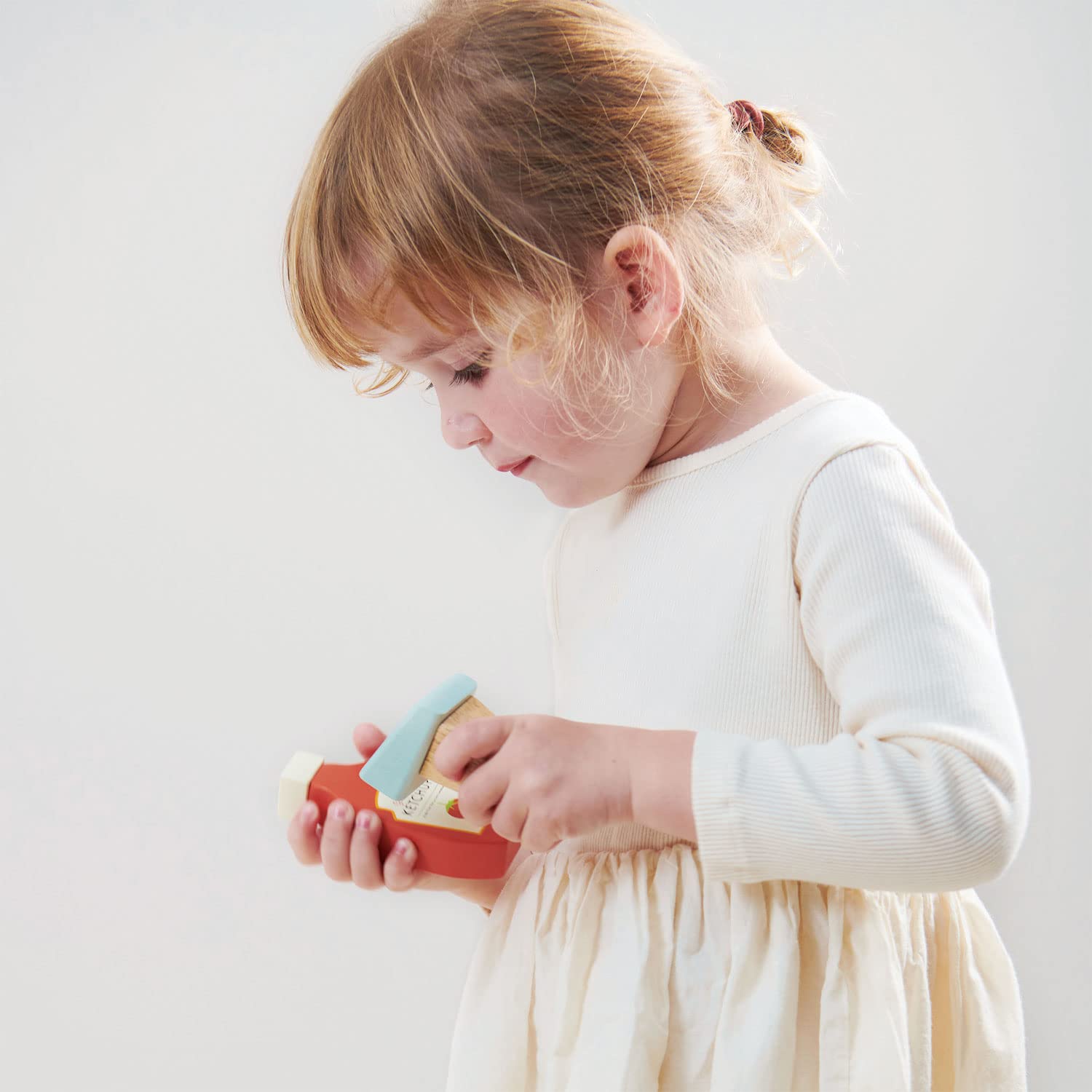 Tender Leaf card reader feature for realistic payment options during pretend transactions.