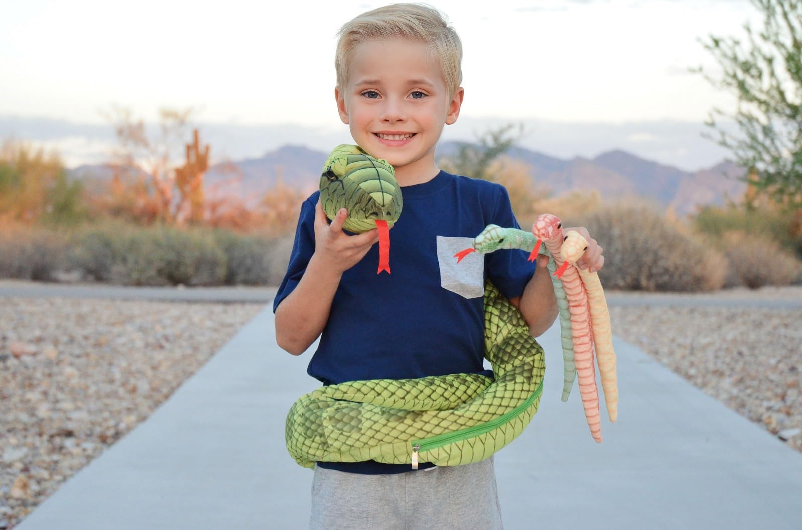 Tezituor gift-ready snake plush for kids' birthdays and holidays.