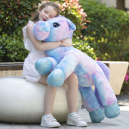 Tezituor rainbow-mane unicorn highlights vibrant colors for imaginative play.