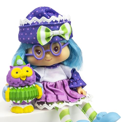 Interchangeable outfits with The Loyal Subjects Plum Pudding for mix-and-match fashion fun.
