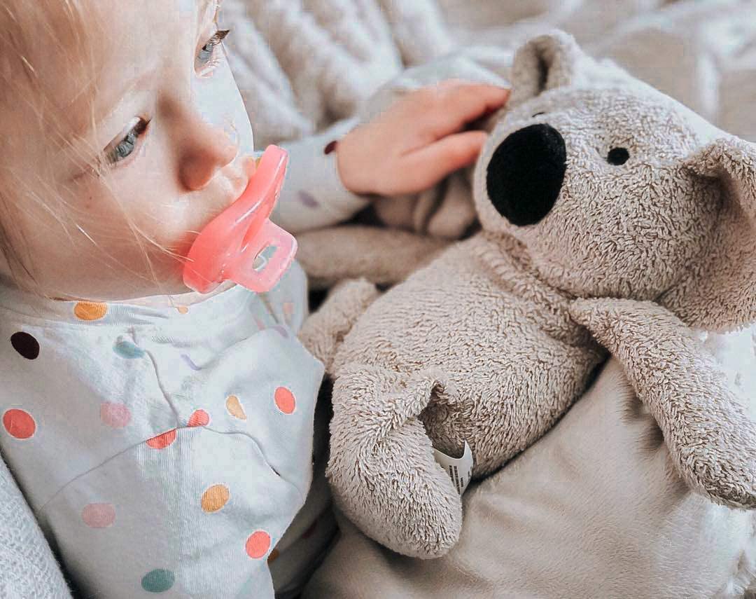 Olli Koala kid-friendly design offers comforting temperature therapy for children.