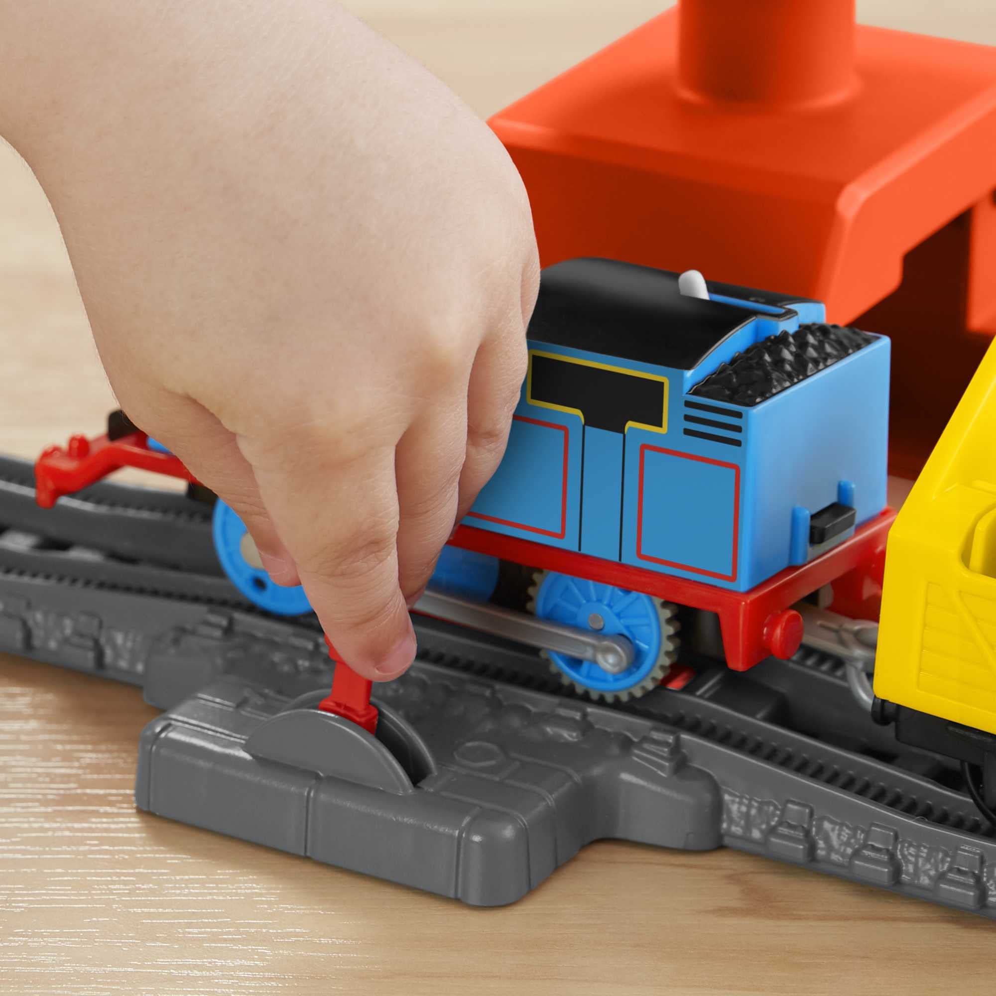 Thomas & Friends motorized engine powers pretend deliveries around the tracks.