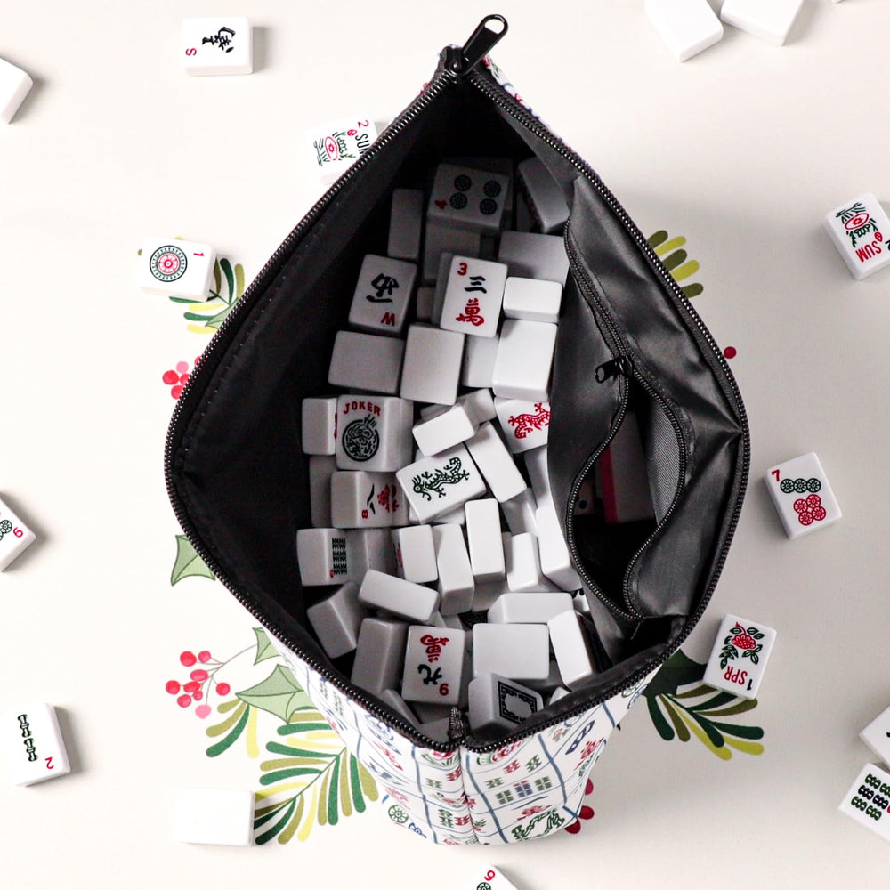 TIASUSAN white pattern close-up emphasizes chic, portable tile case.