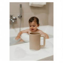 Tiipi Silicone rinse cup enables easy rinsing of bath toys.