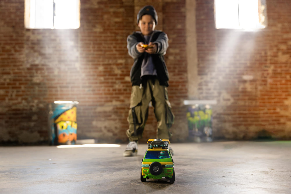 TMNT Pizza Blaster foam pizza launch in action