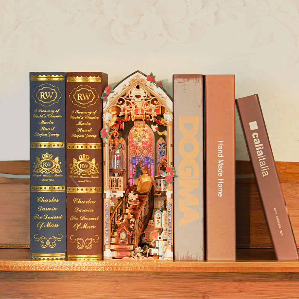 Tonecheer Beast and Beauty Book Nook dust cover protects the miniature scene.