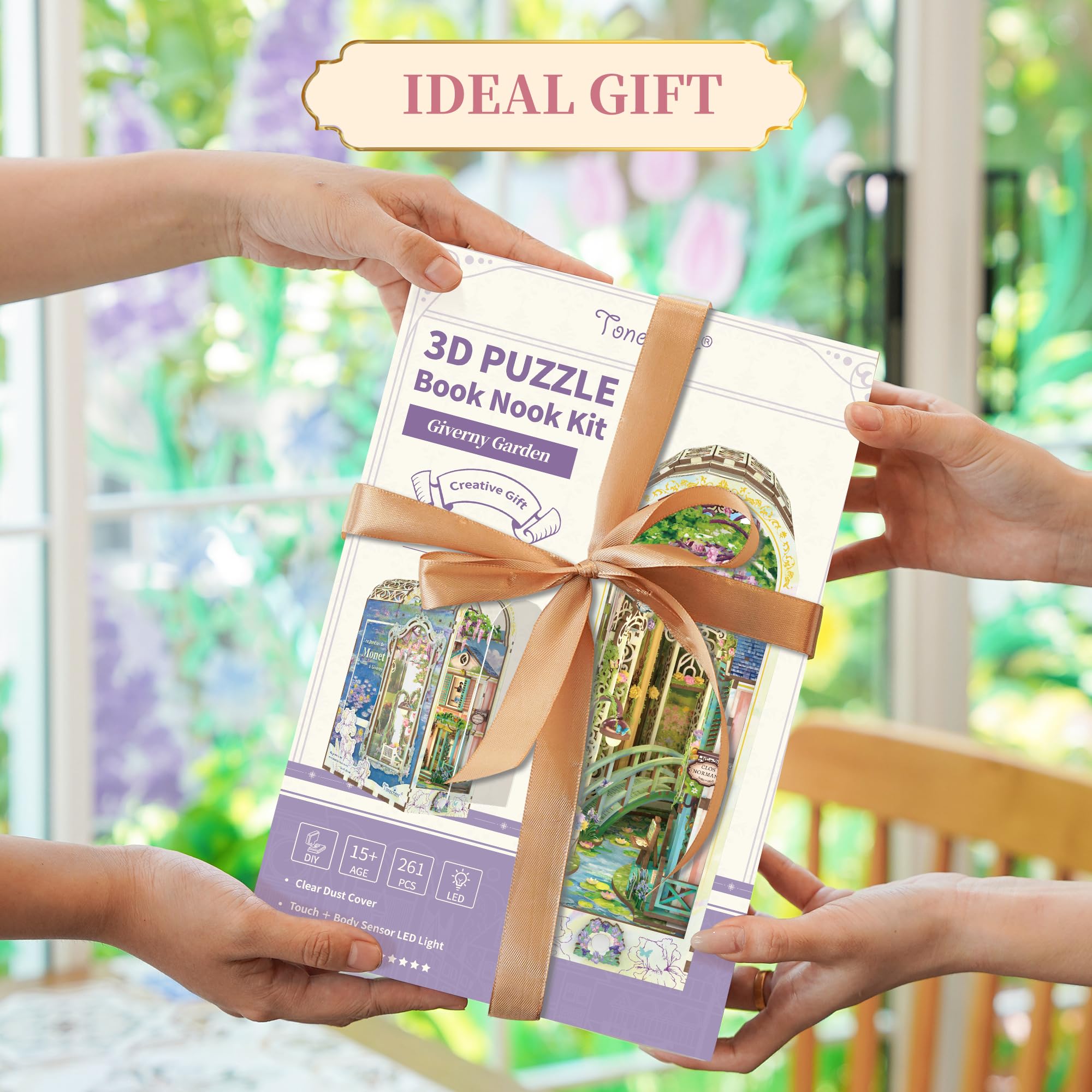 Tonecheer gift-ready kit makes a thoughtful present for art lovers and DIY fans.