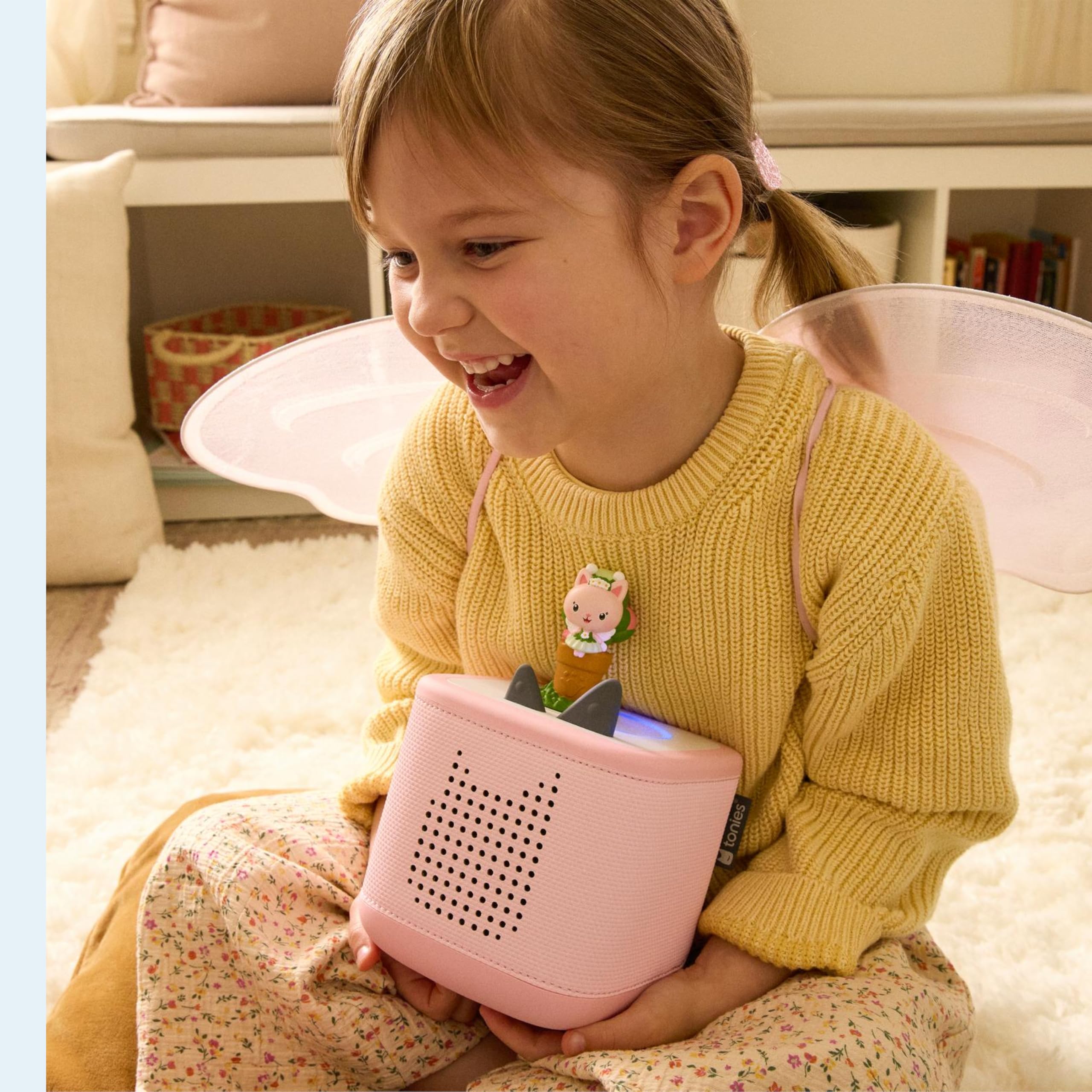 Tonies Kitty Fairy theme song enhances mood during playtime.