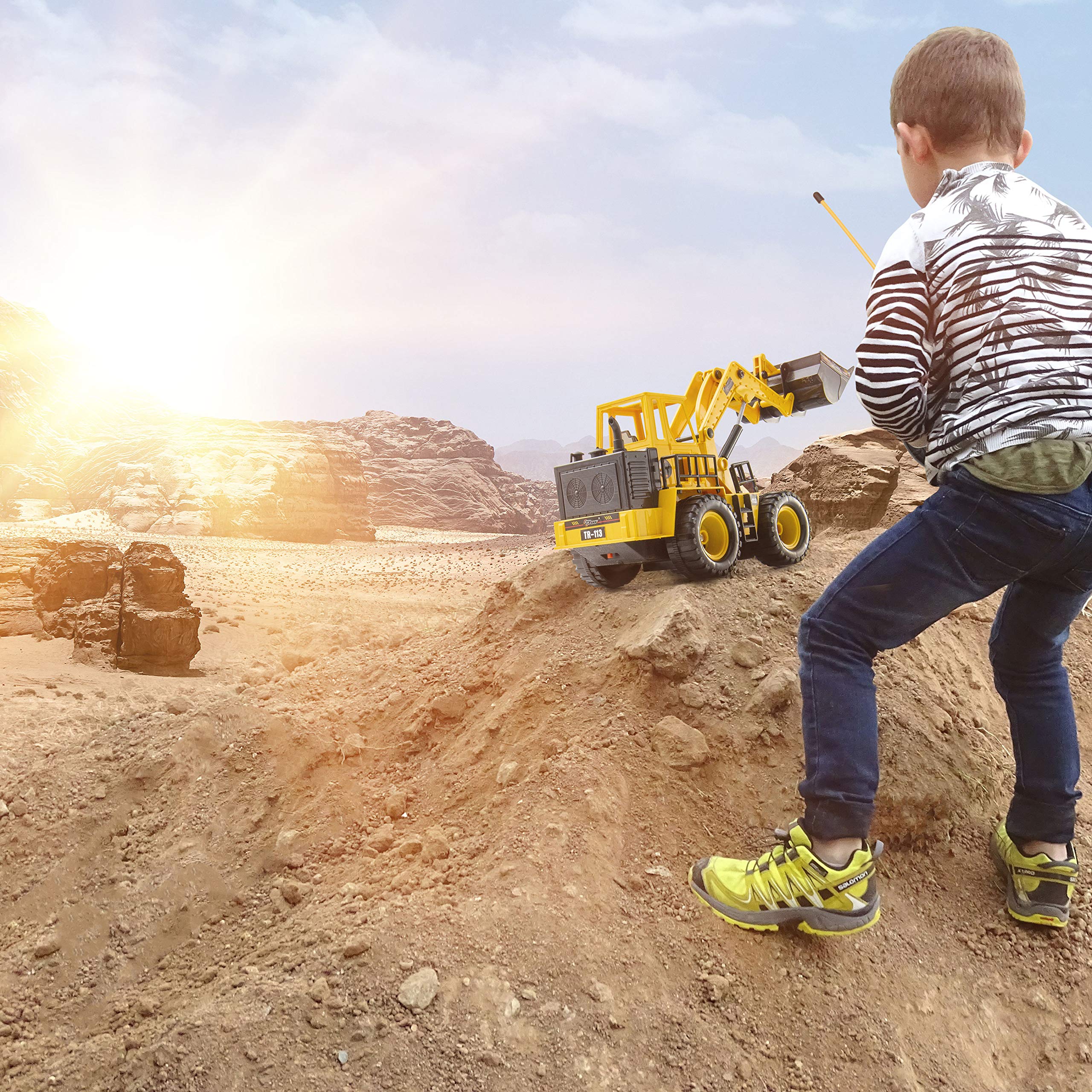 Top Race TR-113 1-18-scale image offers realistic proportions for authentic pretend construction sites.