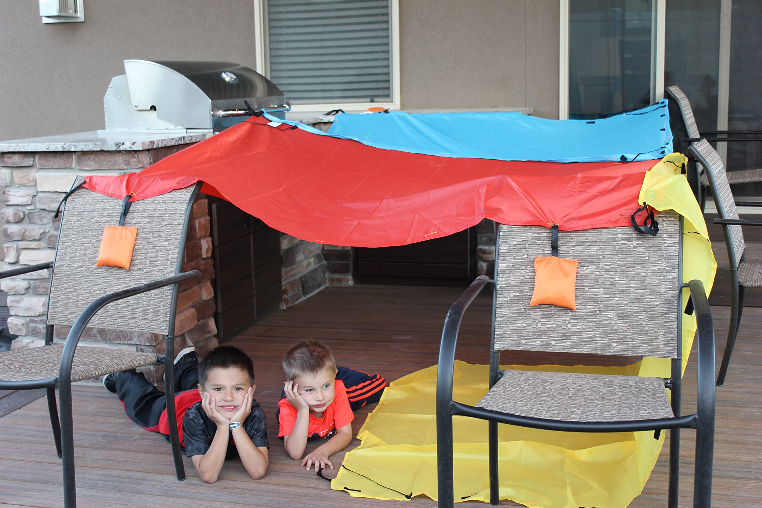 Tote a Fort expansive fort coverage shows ample space for cozy play sessions.