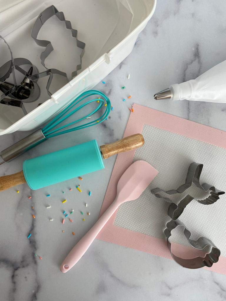 Tovla Jr decorating essentials help create colorful cookies