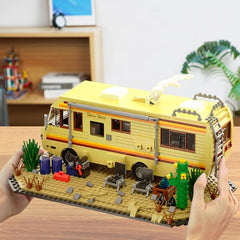 TOY PLAYER Breaking RV Adventure RV repair scene provides a dynamic storytelling backdrop.