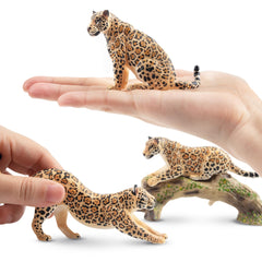 Toymany hand-painted leopards show realistic textures for careful observation during play.