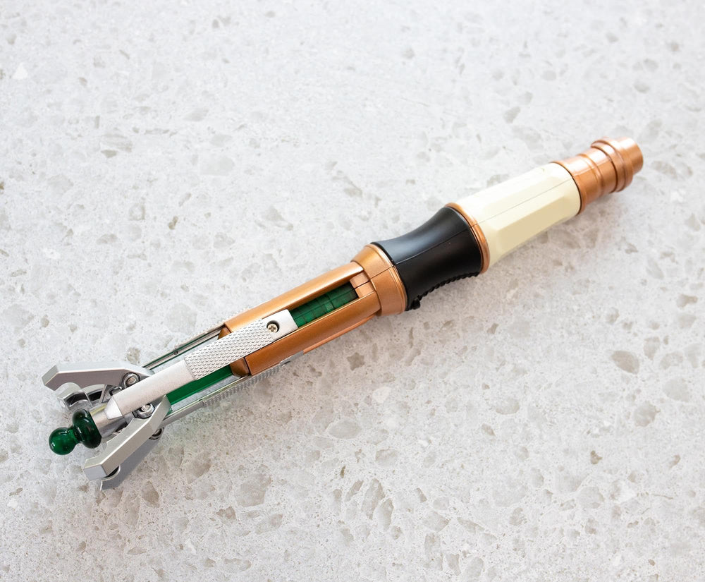 Toynk Doctor Who Eleventh Sonic Screwdriver batteries included for immediate use