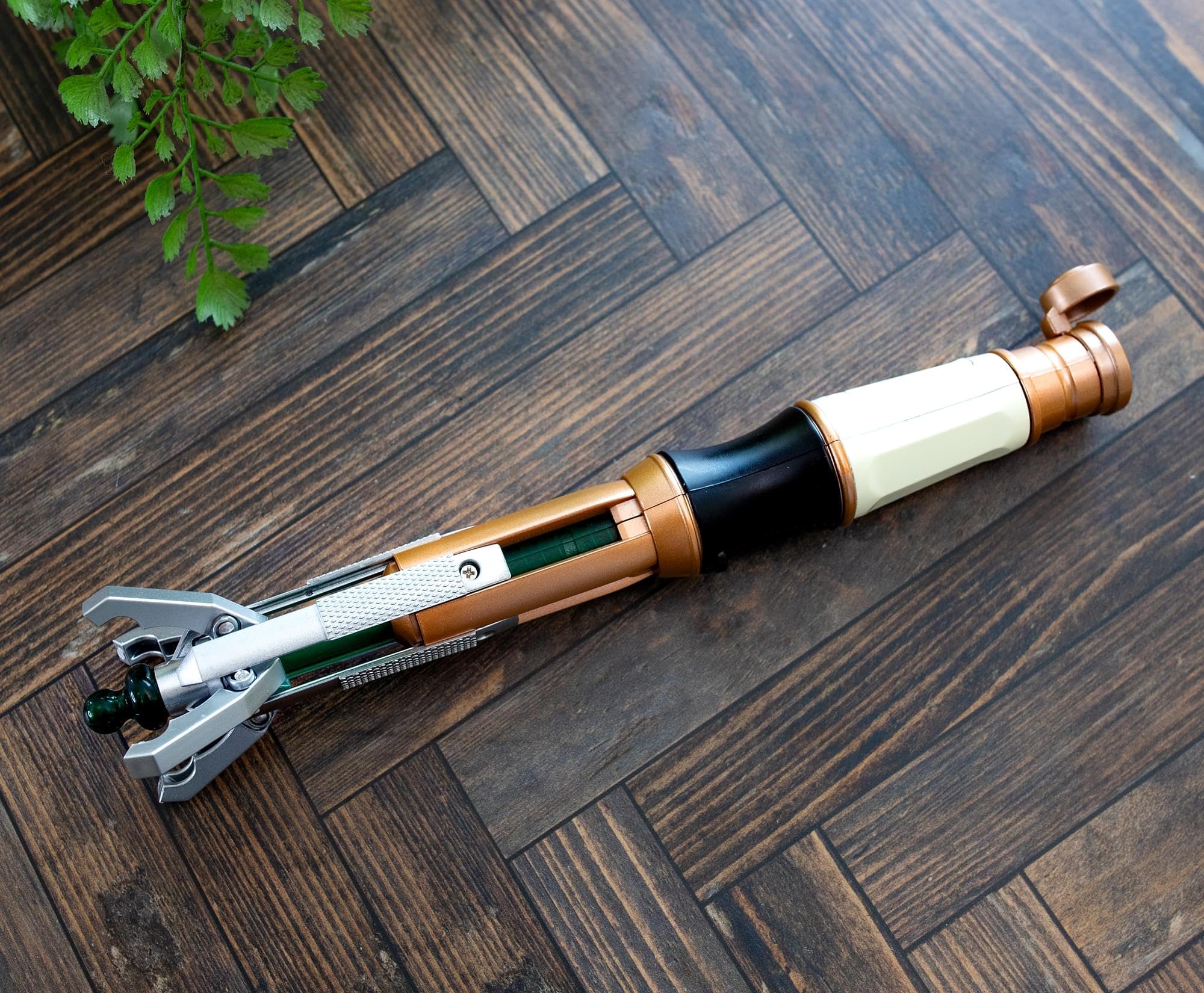 Toynk Doctor Who Eleventh Sonic Screwdriver packaging artwork boosts gift appeal