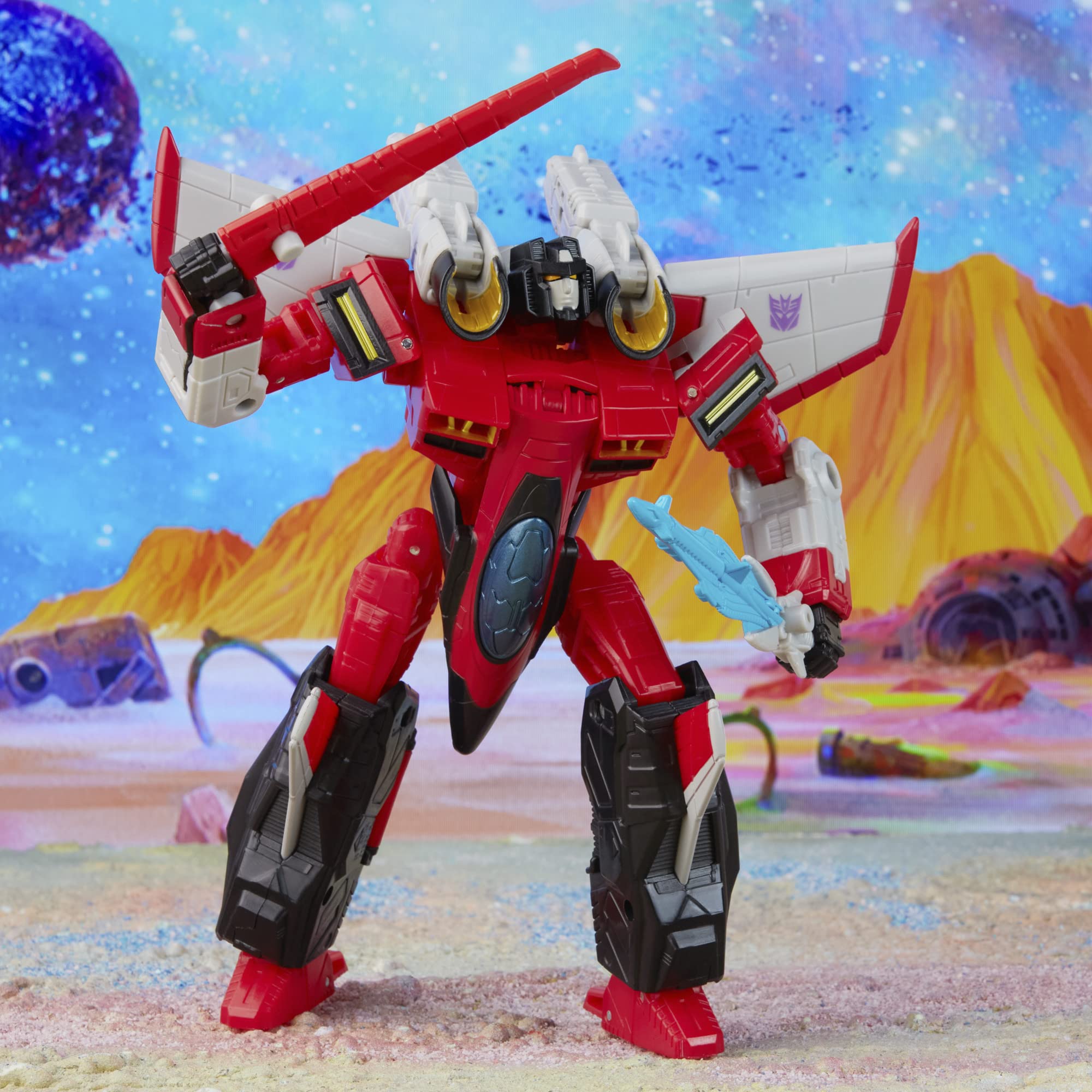 Armada Universe Starscream articulation and jet turbine detailing.