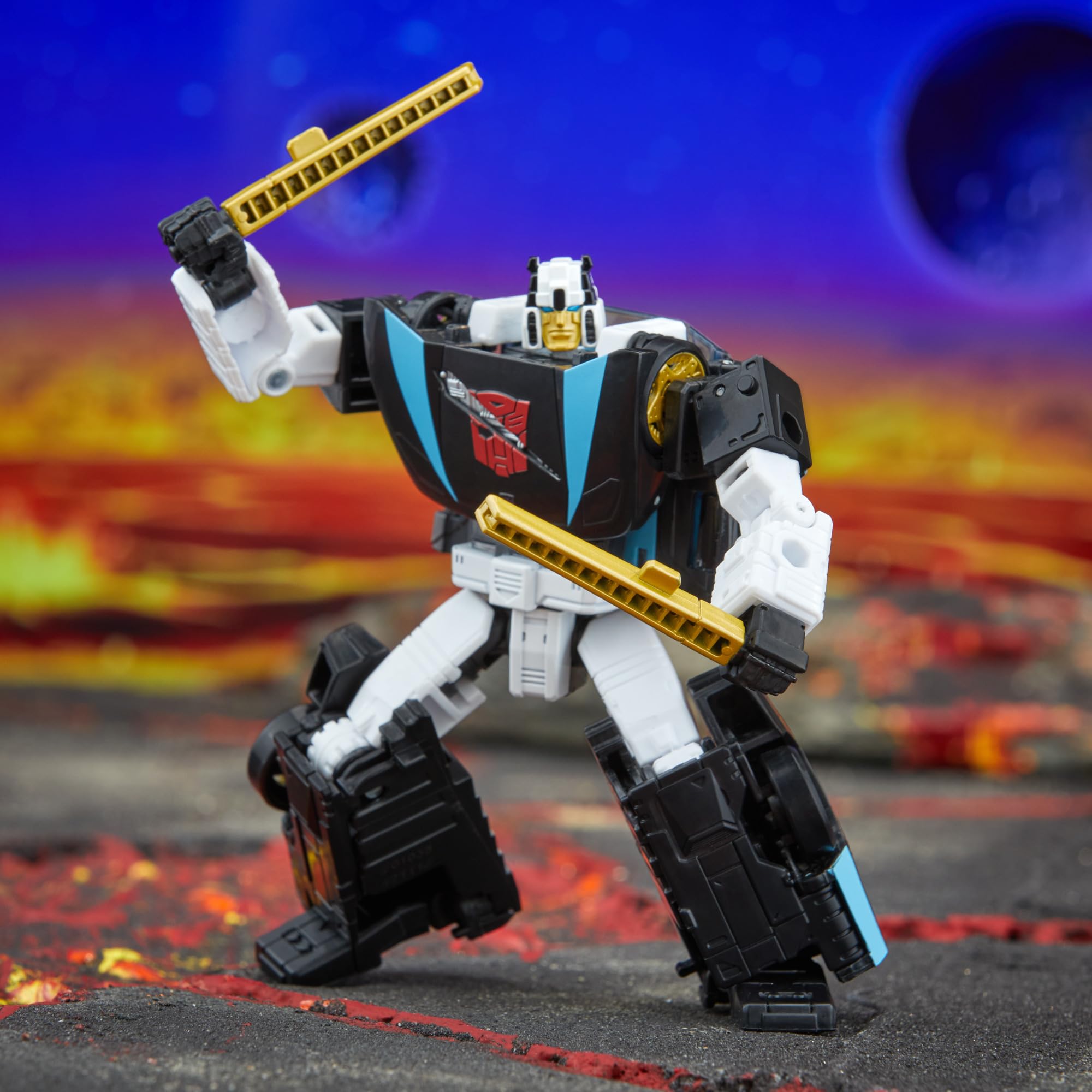 Transformers Armada Wheeljack includes two blaster accessories for both modes.