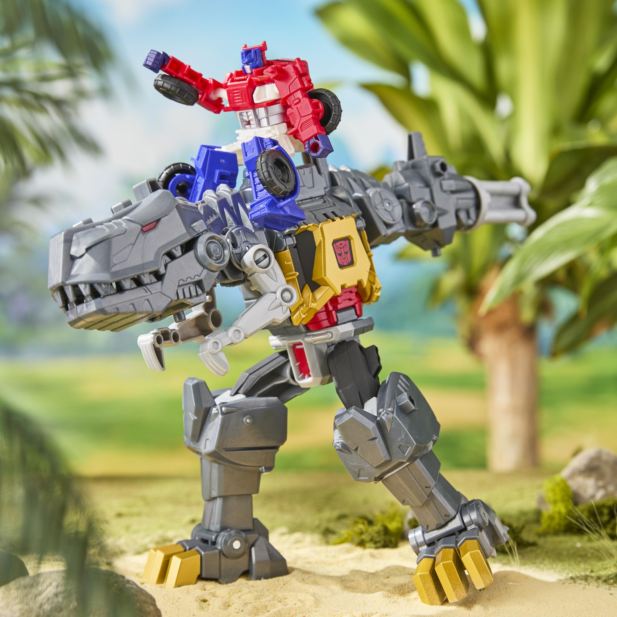 Join CYBERWORLD collections for dynamic battles and teamwork.