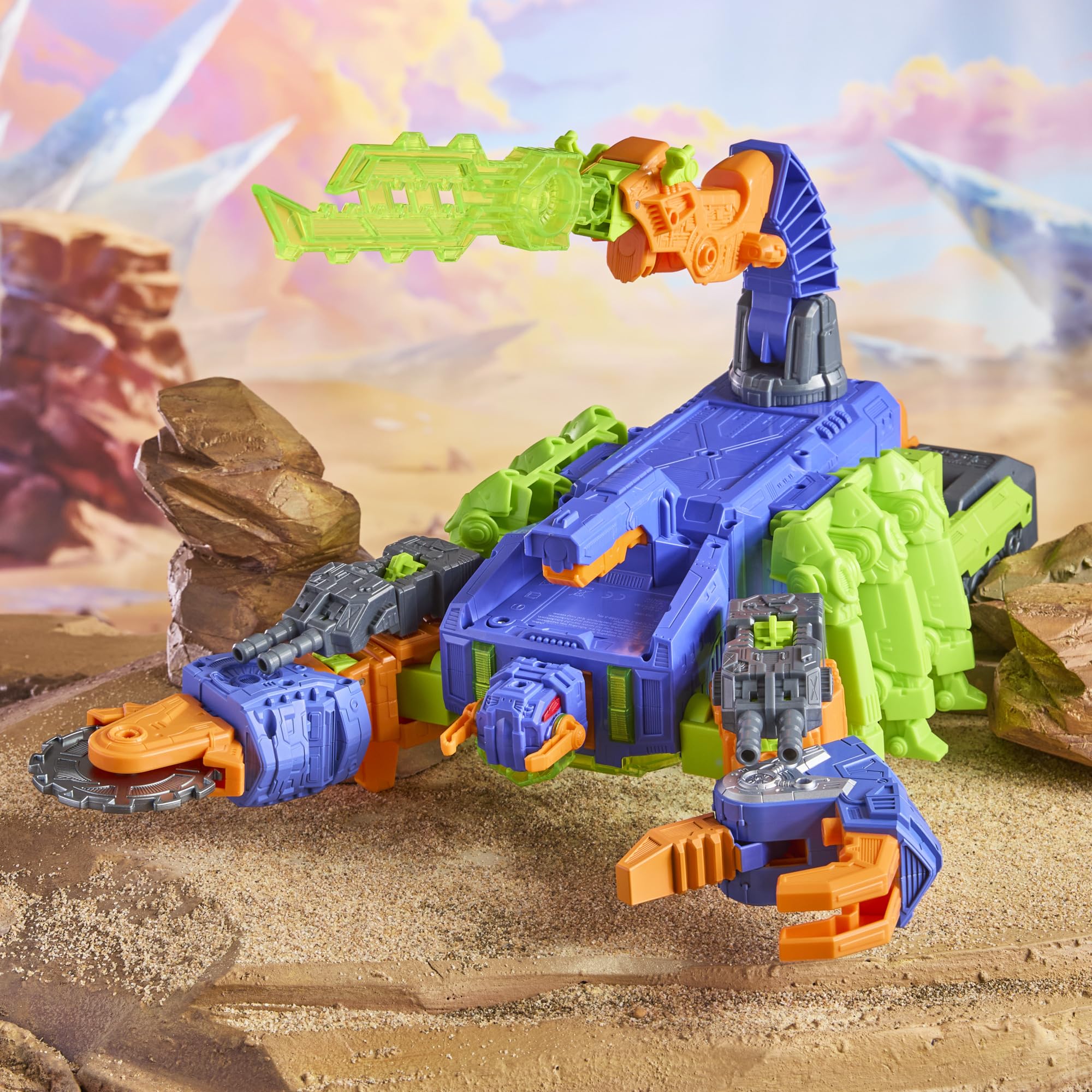 Transformers CYBERWORLD Scorponok buzzsaw arm ready to detach into a hover cycle.