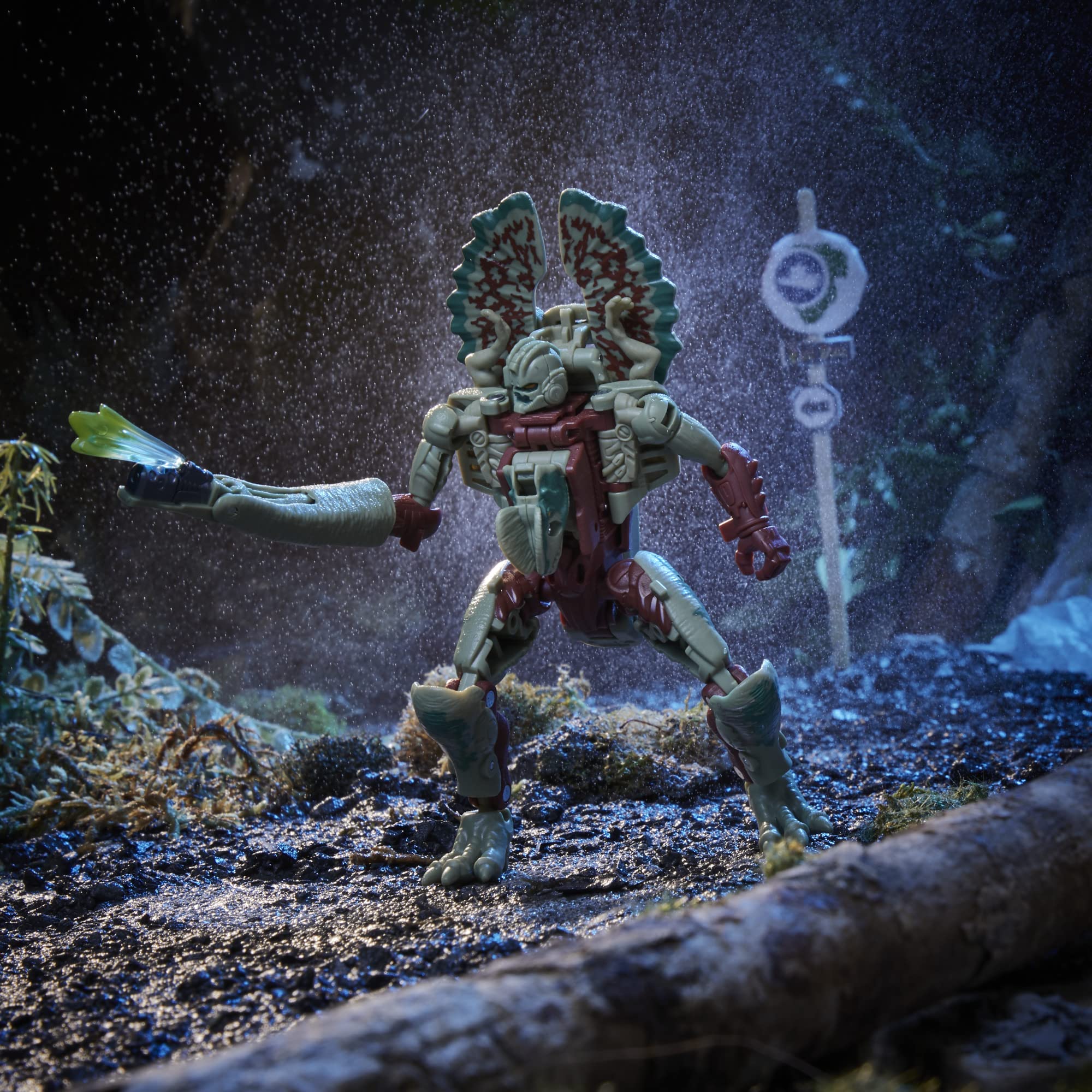 Transformers Dilophocon packaging scene evokes iconic Jurassic Park moment.