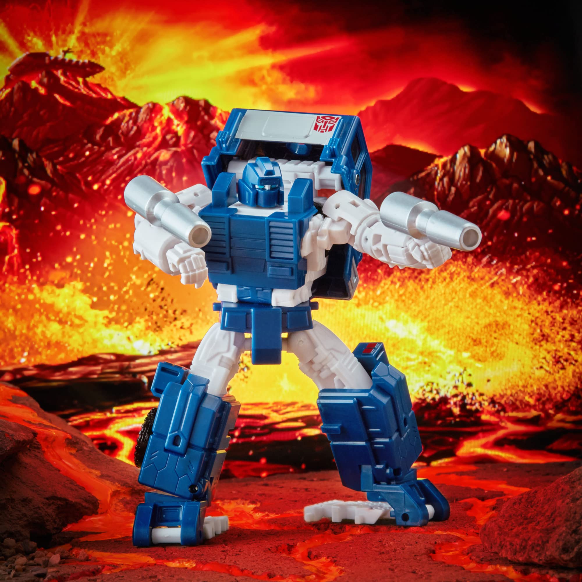 Deluxe Fossilizer compatibility with Transformers Kingdom Pipes figure.