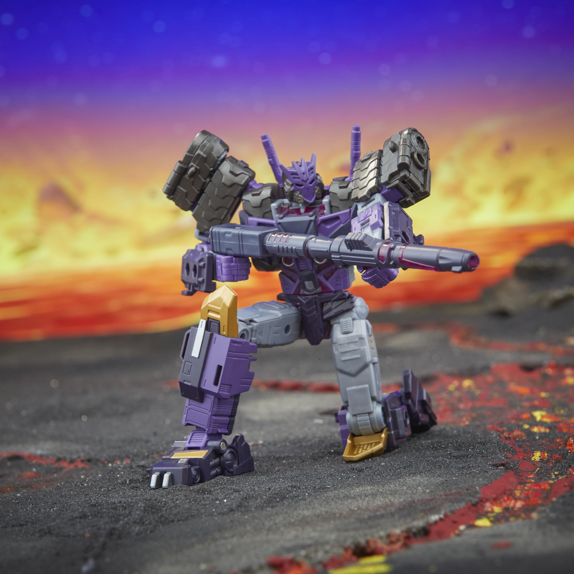 Legacy United celebrates 40 years of Transformers history with Tarn.